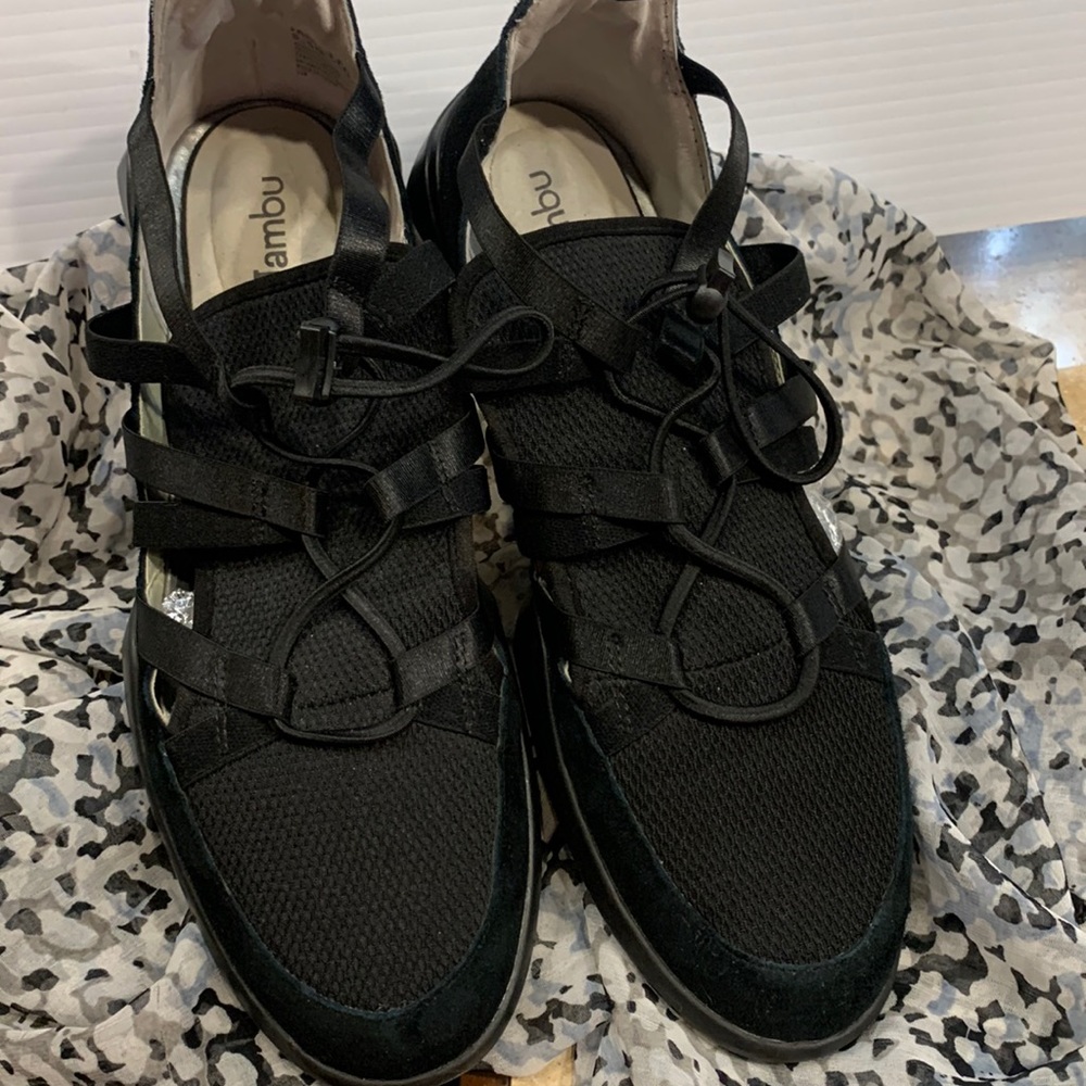 🦋Fun Jambu Sandals🦋
